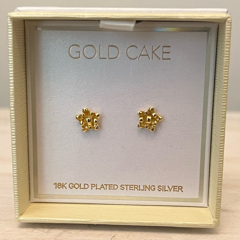 Gold Cake Bow Earrings